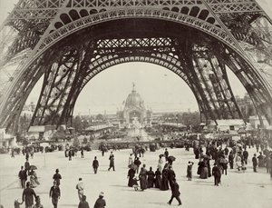 エッフェル塔の下、パリ、1889年 作： Unbekannt