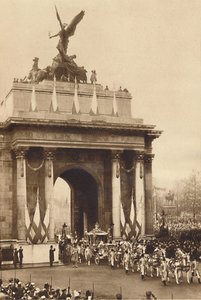 1937年5月12日、Quadrigaの下 作： Unbekannt