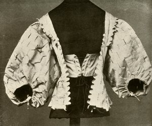 白いサテンのボディスを切り刻んでピンクに染めた、c1620-1640、1937。 作： Unbekannt