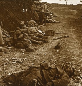1918年、フランス北部のクールセルの占領後の遺体 作： Unbekannt