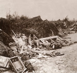 1918年6月、フランス北部、クールセルの占領後の遺体 作： Unbekannt