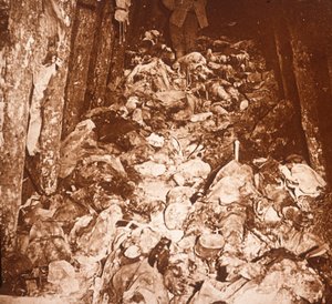 コルニエ山、シャンパン、フランス北部、c1917の下のトンネル内の遺体 作： Unbekannt