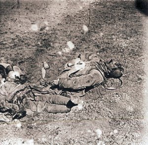 死んだ兵士の遺体、c1914-c1918 作： Unbekannt