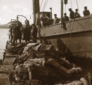 チフスの犠牲者の遺体、コルフ、ギリシャ、c1915 作： Unbekannt