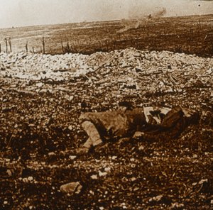 遠くに弾幕火災のある体、c1914-c1918 作： Unbekannt