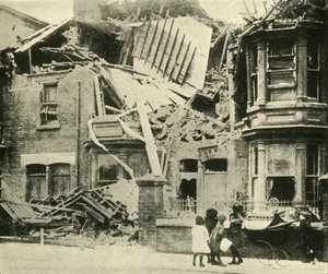 爆弾で被害を受けた家屋、ハートルプール、第一次世界大戦、1914年12月、c1920。 作： Unbekannt