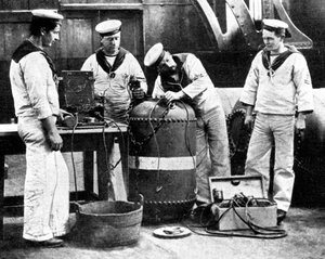 鉱山を結んだイギリスの船員、第一次世界大戦、1914年 作： Unbekannt