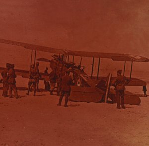 イギリスの飛行機、c1914-c1918を分解。