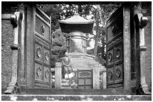 青銅の門と墓、芝公園、東京、日本、1904 作： Unbekannt