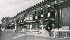 バッキンガム宮殿...王が亡くなった部屋を示す、1910年。 作： Unbekannt