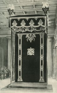 1925年、総督邸の玉座の間の天蓋。