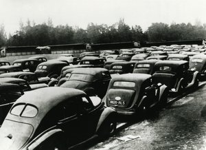 1940年から1944年まで、占領下のドイツ人、ヴァンセンヌ、パリで没収された車 作： Unbekannt