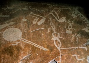 彫刻が施されたペトログリフ人、鹿、ヘラジカ、鳥、長靴、円、紀元前4〜3年 作： Unbekannt