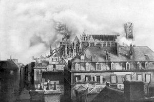 1914年にドイツの砲撃、フランスから発砲したランス大聖堂 作： Unbekannt
