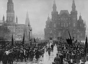 1925年、モスクワで行われた10月革命8周年記念祝賀会。 作： Unbekannt
