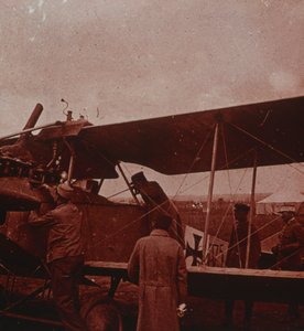 パイロットによる航空機のチェック、1916