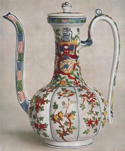5色の装飾が施された中国の磁器水差し。ワンリーの時代、1573-1619、1928 作： Unbekannt