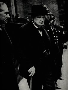 首相としてのチャーチル、1940年、1945年。 作： Unbekannt