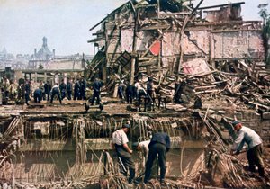 破片の除去、ダンケルク、フランス、1940 作： Unbekannt