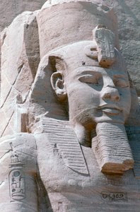 ラメセス2世の巨大な像、アブシンベル神殿、エジプト、紀元前13世紀 作： Unbekannt