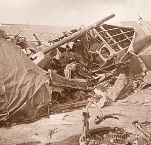 クラッシュした飛行機、サントマリーアピ、北フランス、c1914-c1918 作： Unbekannt