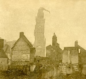ノートルダムドブレビエールの損傷した尖塔、北フランス、アルバート、c1915-c1918 作： Unbekannt