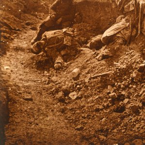 トレンチの死体、北フランス、ペルテス、c1914-c1918 作： Unbekannt