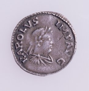 シャルルマーニュのデニール（742-814）裏面はシャルルマーニュの肖像、クエントヴィッチ造幣局、768-814（銀）（裏面は110164参照 作： Unbekannt
