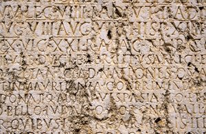 ローマ時代の神殿群の碑文の詳細（写真 作： Unbekannt