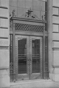 サイドエントランスドアの詳細、フェニックス国立銀行、1924年 作： Unbekannt