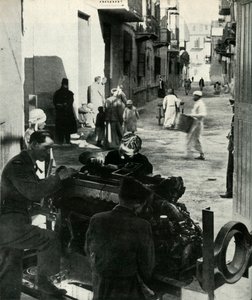 カイロの裏通りに散らばっているのは、まったく小さな産業です... c1942-1943、1945。 作： Unbekannt
