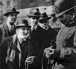 イースターの前の木曜日、ロンドン塔、1926年から1927年のマウンディマネーの分配 作： Unbekannt