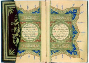 コーランの見開き 2 ページ、縁に花飾りを付けたもの、トルコ語、1882 年 作： Unbekannt