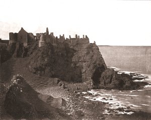ダンルース城、アントリム州、北アイルランド、1894年。
