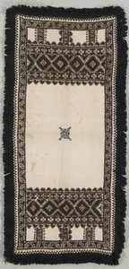 刺繍されたマットまたは布地、19世紀。 作： Unbekannt