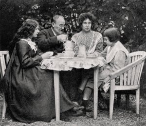 フランスの小説家エミールゾラとその家族、1899年 作： Unbekannt