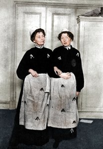 エメリンとクリスタベルパンクハースト、英国のサフラゲット、刑務所の服装、1908年 作： Unbekannt