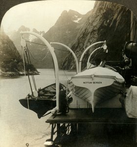 ノルウェー、リンゲンフィヨルドに沿った北ケープ州の幅広の崖に向かう途中、c1905。 作： Unbekannt