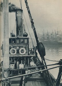 北海の航海の終わりにグリムスビードックに入るのは、漁船のソーリアン、1937年です。