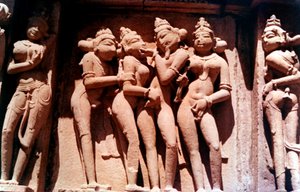 エロティックな彫刻、ヒンドゥー寺院、カジュラホ、インド、950-1050