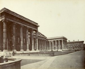 大英博物館の外観、グレートラッセルストリート、ロンドン、1887 作： Unbekannt