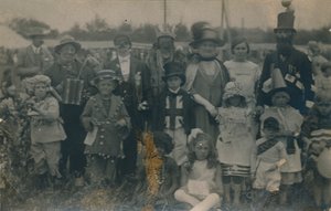仮装大会、C1900