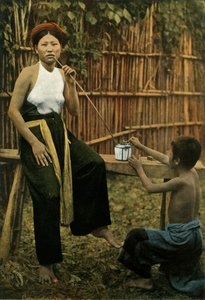 ファムフマンドゥロピウム、アヘンを吸う女性、1900年。 作： Unbekannt