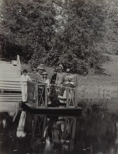 1880年代のピーターズバーグのピョートルドゥルノヴォダーチャのフェリー 作： Unbekannt