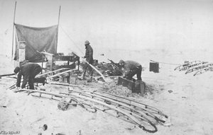 ランナーにハンドスレッジを取り付ける。 1895年7月、1897年 作： Unbekannt