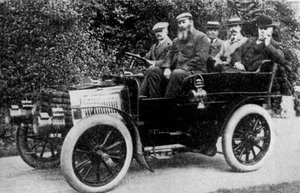 自動車に座っている5人の男性、1902 1935