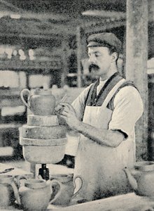 ティーポットの注ぎ口の修正、c1917