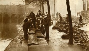 ロンドンの洪水、1928年、1935年。 作： Unbekannt