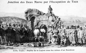 いくつかのMarabout遺跡によるフランス外人部隊、タザ、モロッコ、1904 作： Unbekannt