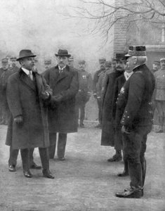 フランスのレイモンドポアンカレ大統領、1914年にジョセフジョフレ将軍と会合。